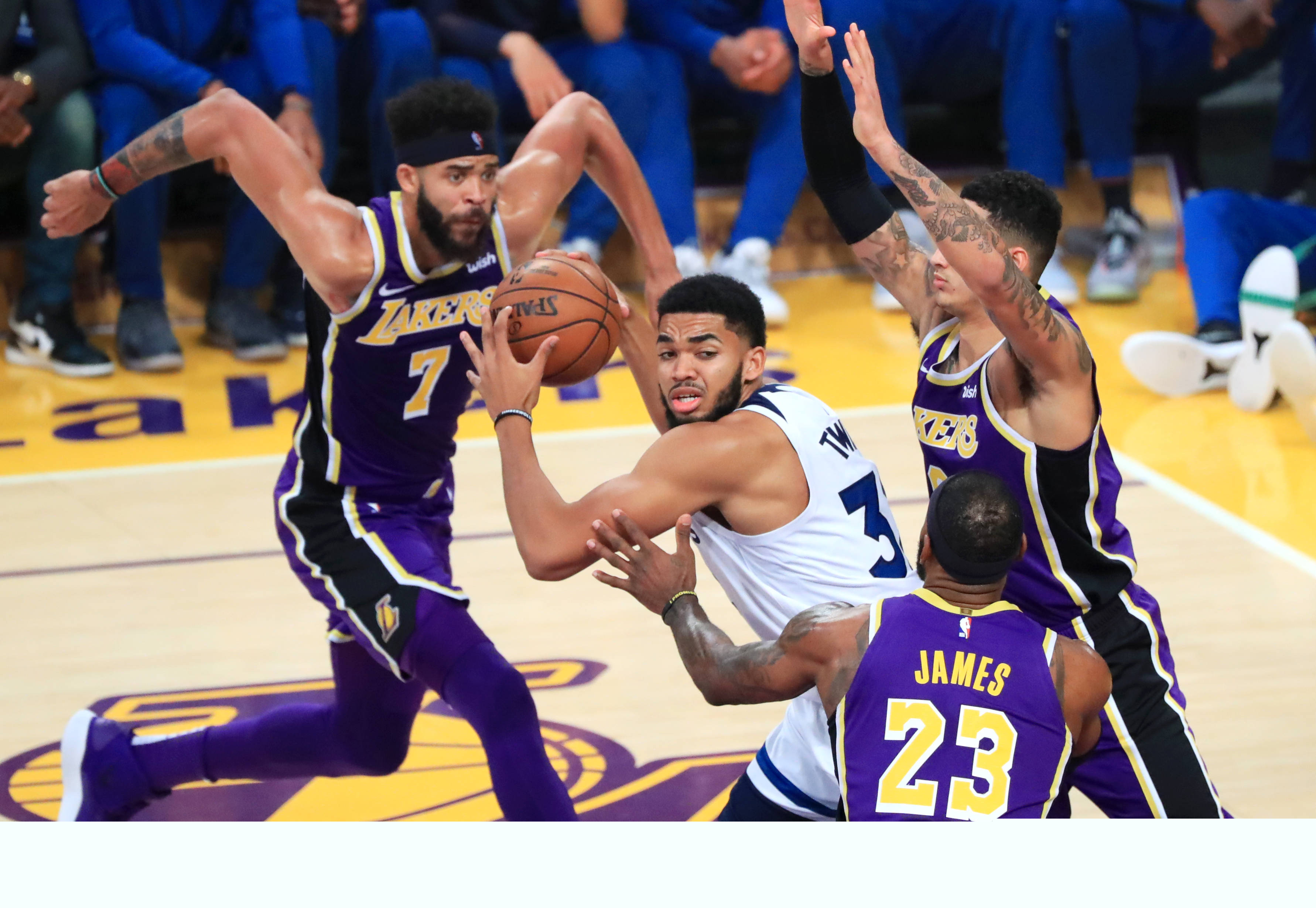 半场：拜仁1-1圣保利，格雷罗扳平，卡尔中柱，洪通吉破门+伤退